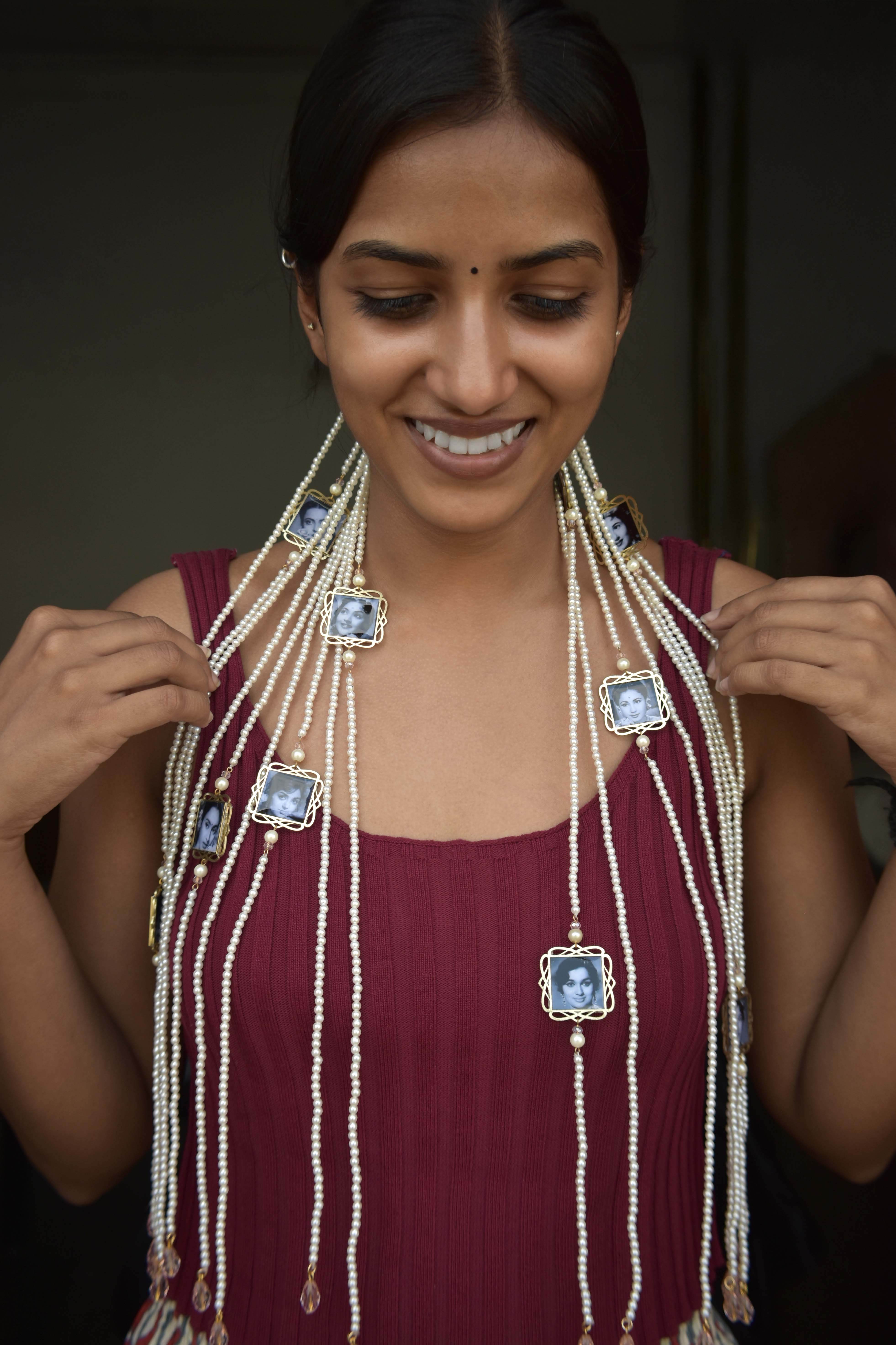 Nianshi goels cannes 2025 hair parandi customised photo frames hair veil