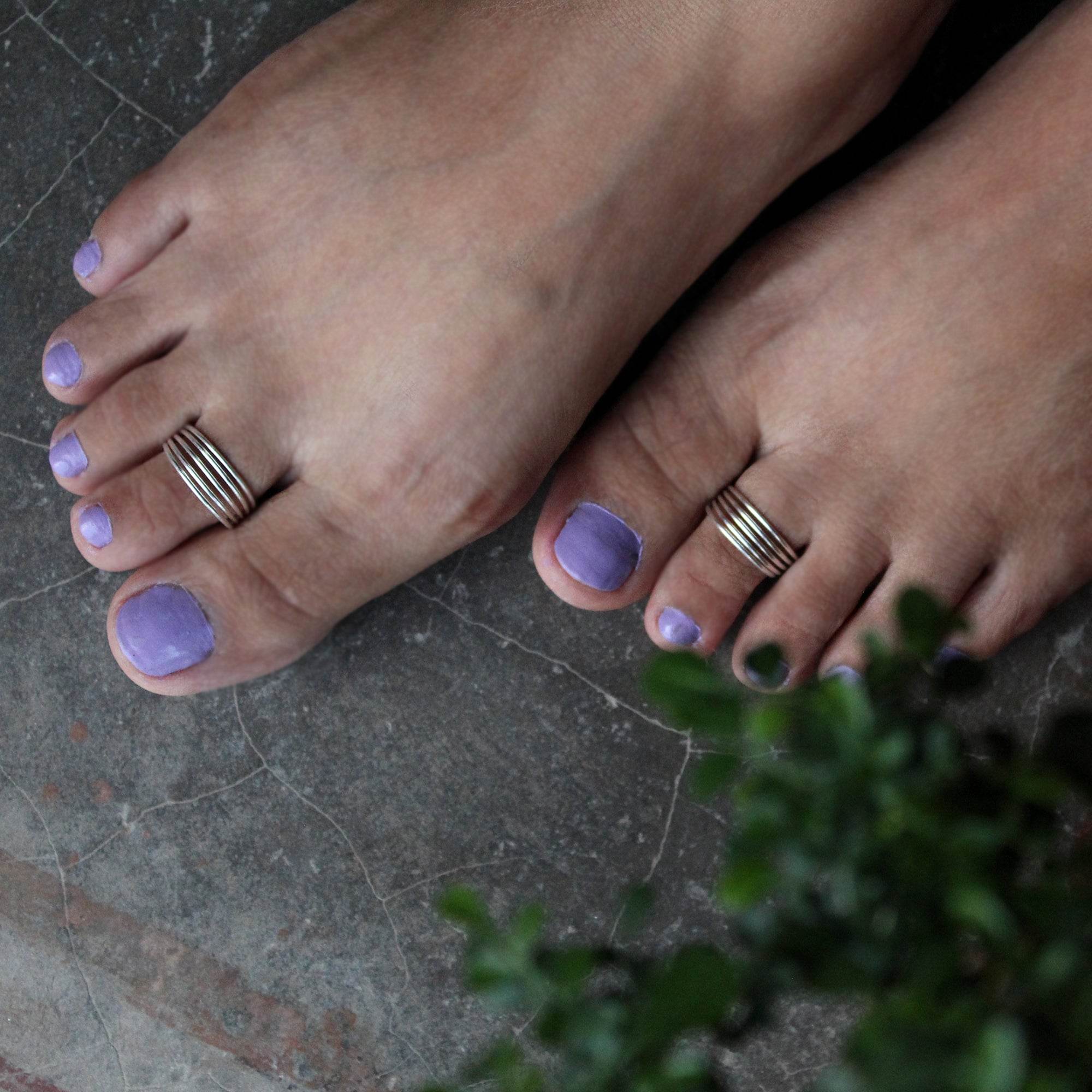 Sterling Silver 5 Lines Broad Toe Ring FREE SIZE - BeAbhika.com