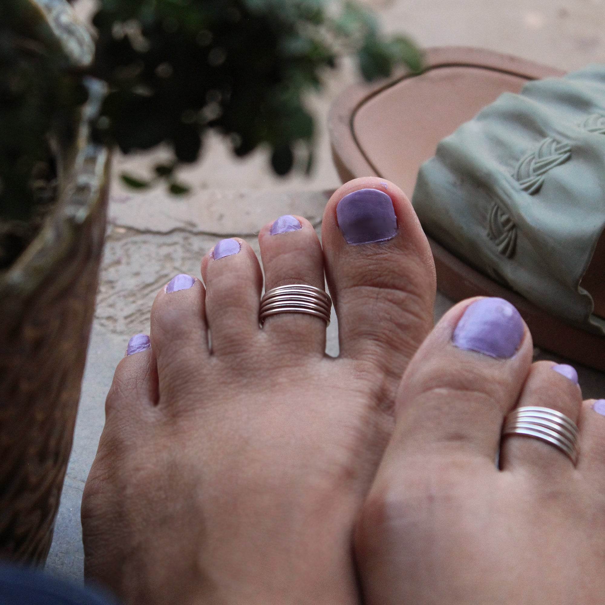 Sterling Silver 5 Lines Broad Toe Ring FREE SIZE - BeAbhika.com