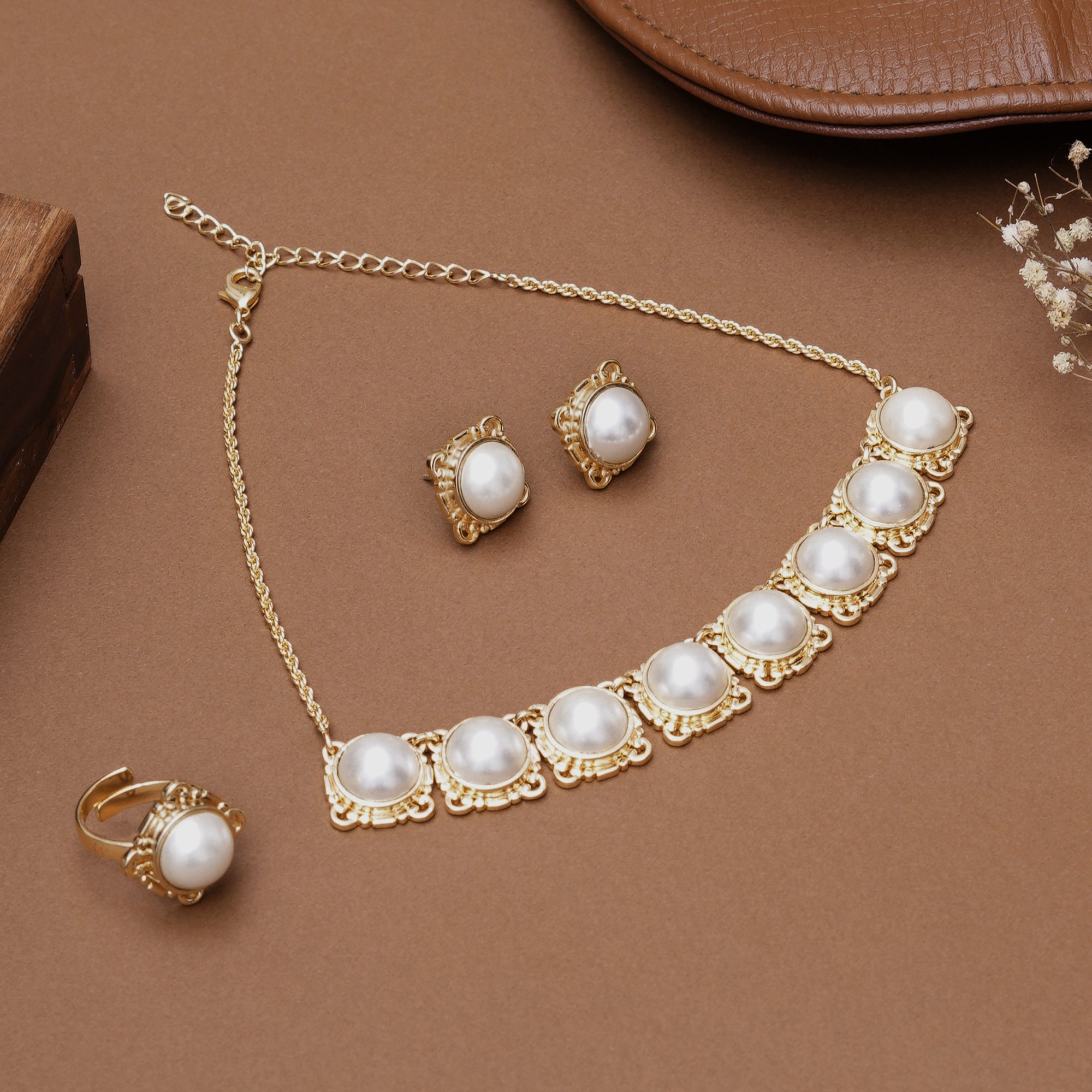 Soft Courage Necklace Set
