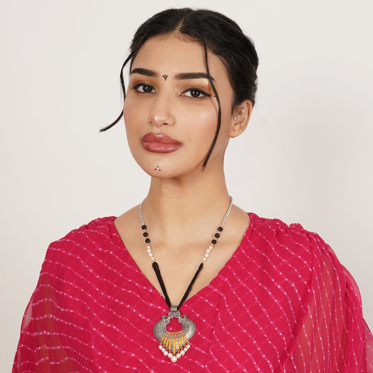 Dangling Paan Pearly Pendant Necklace