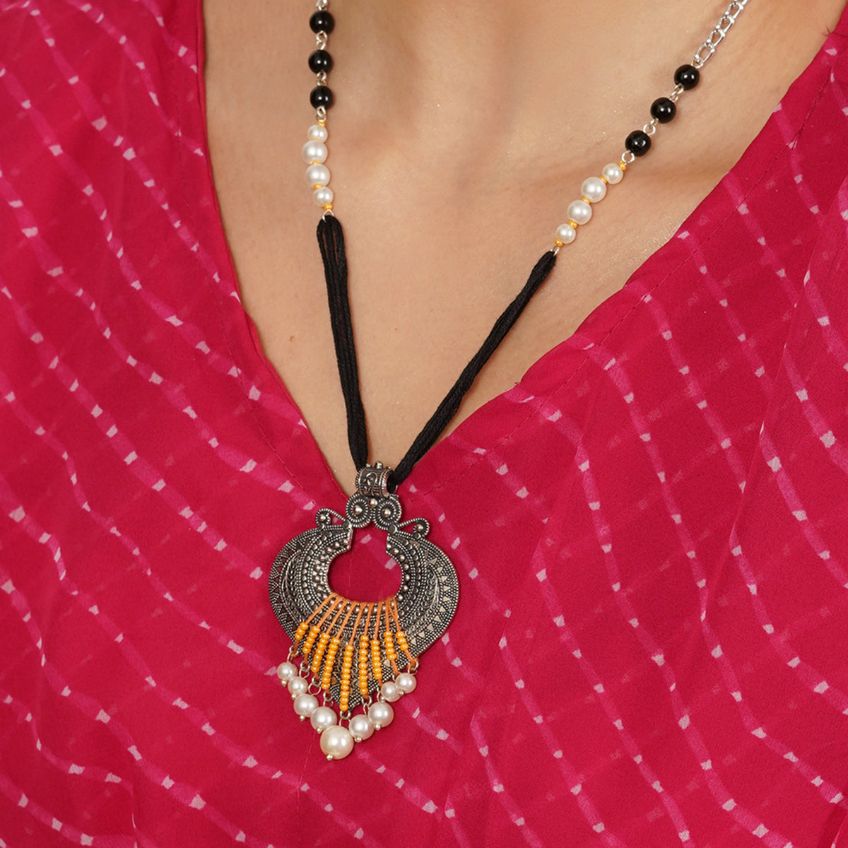 Dangling Paan Pearly Pendant Necklace