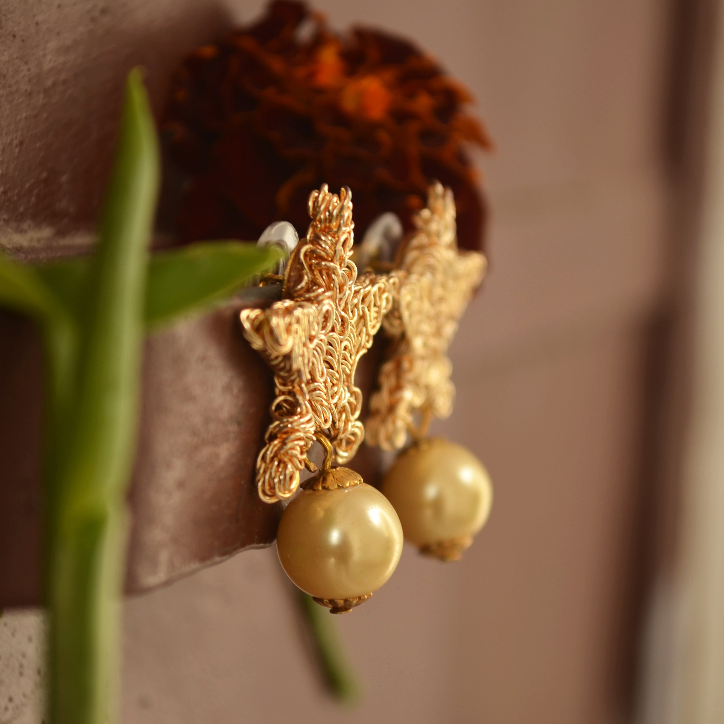 star golden wire mesh earrings