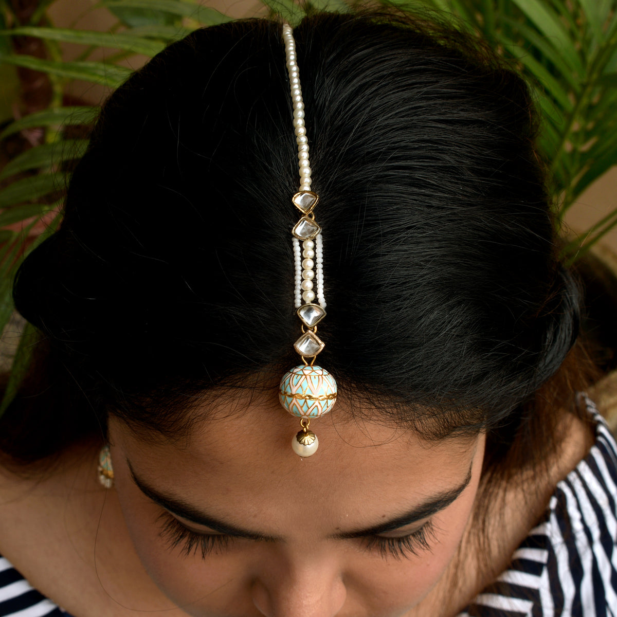 White pearl white glass kundan mangtika