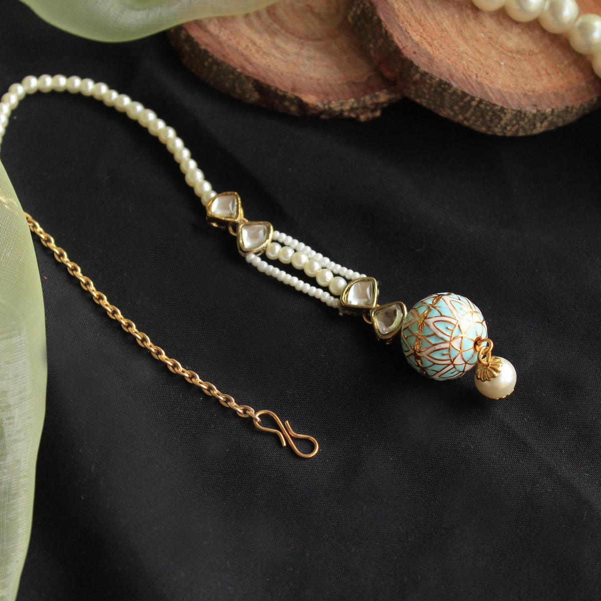 White pearl white glass kundan mangtika