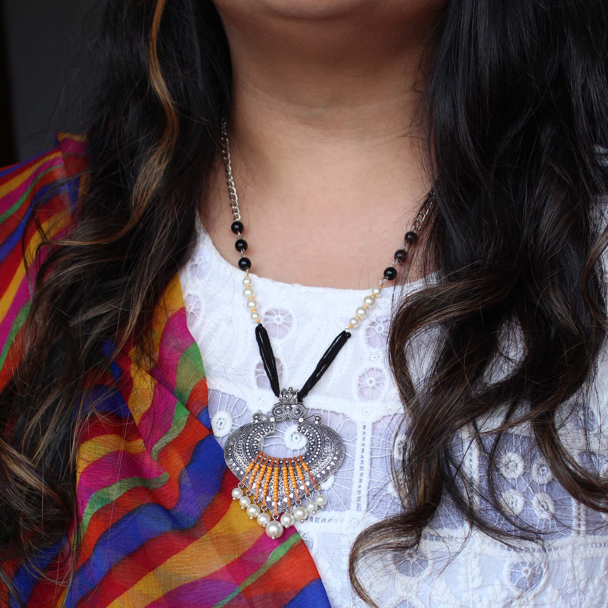 Dangling Paan Pearly Pendant Necklace