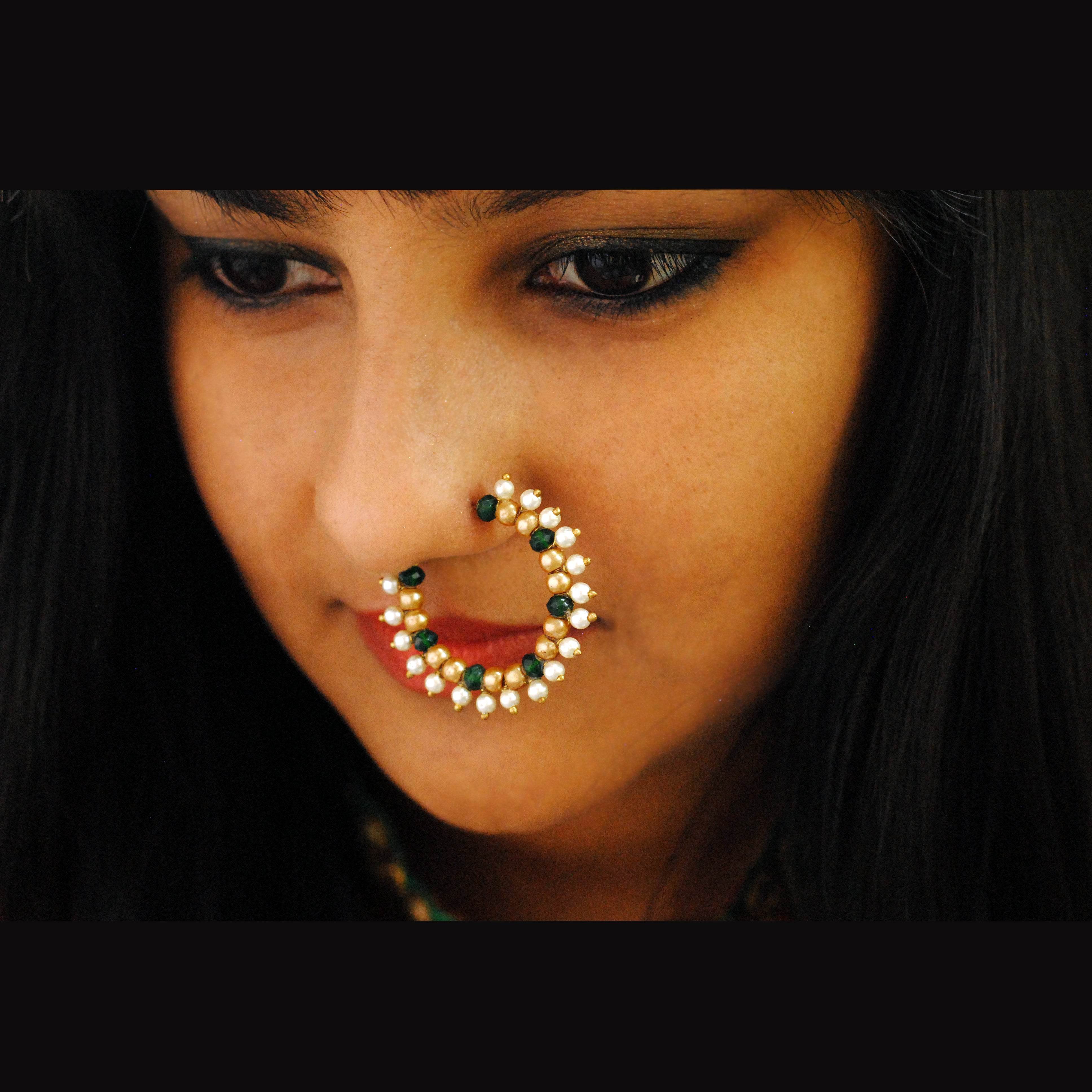 Traditional Indian bridal nath with kundan stones, green beads, and pearl hair chain Indian Nathiya Nathani Nose Ring