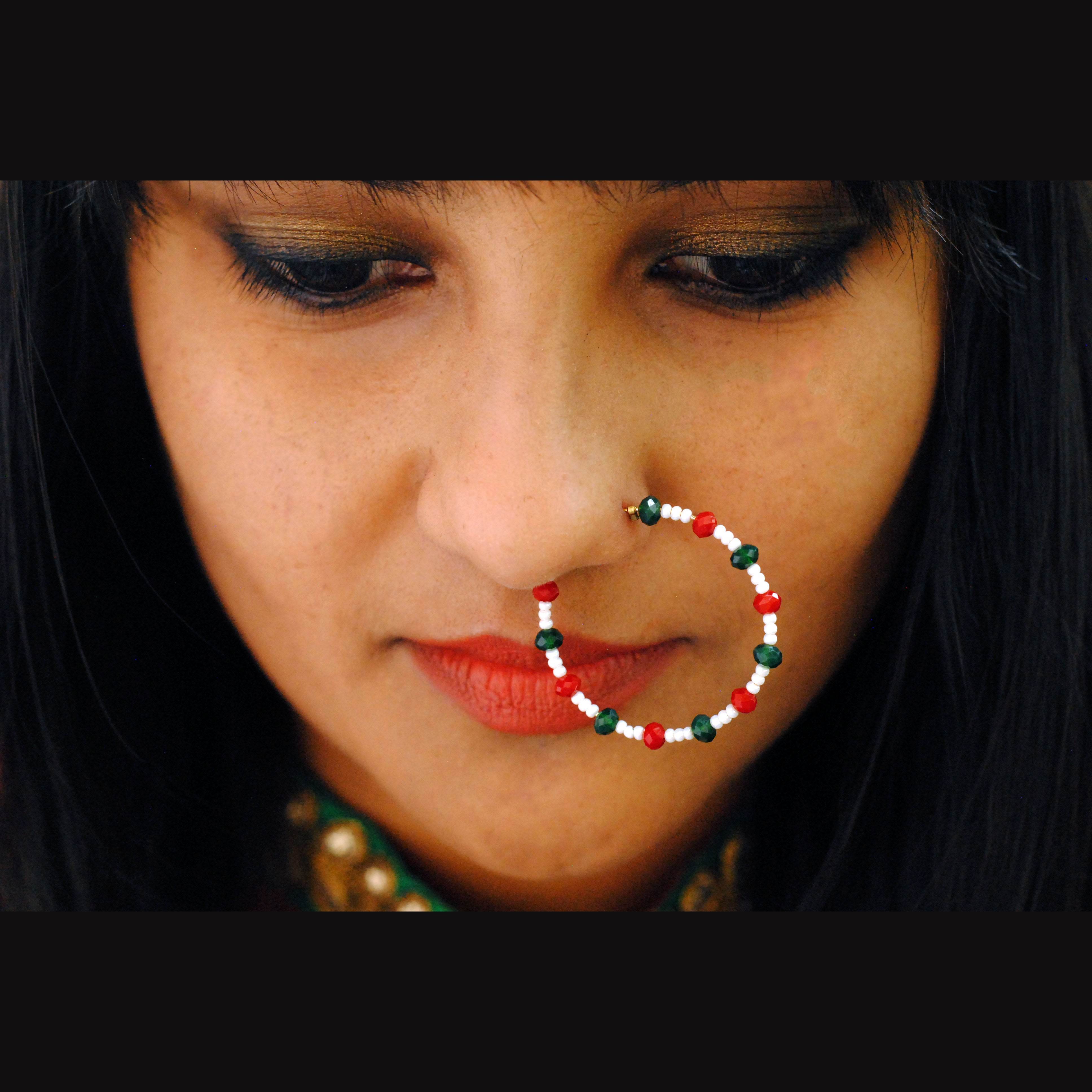 Traditional Indian bridal nath with kundan stones, green beads, and pearl hair chain Indian Nathiya Nathani Nose Ring