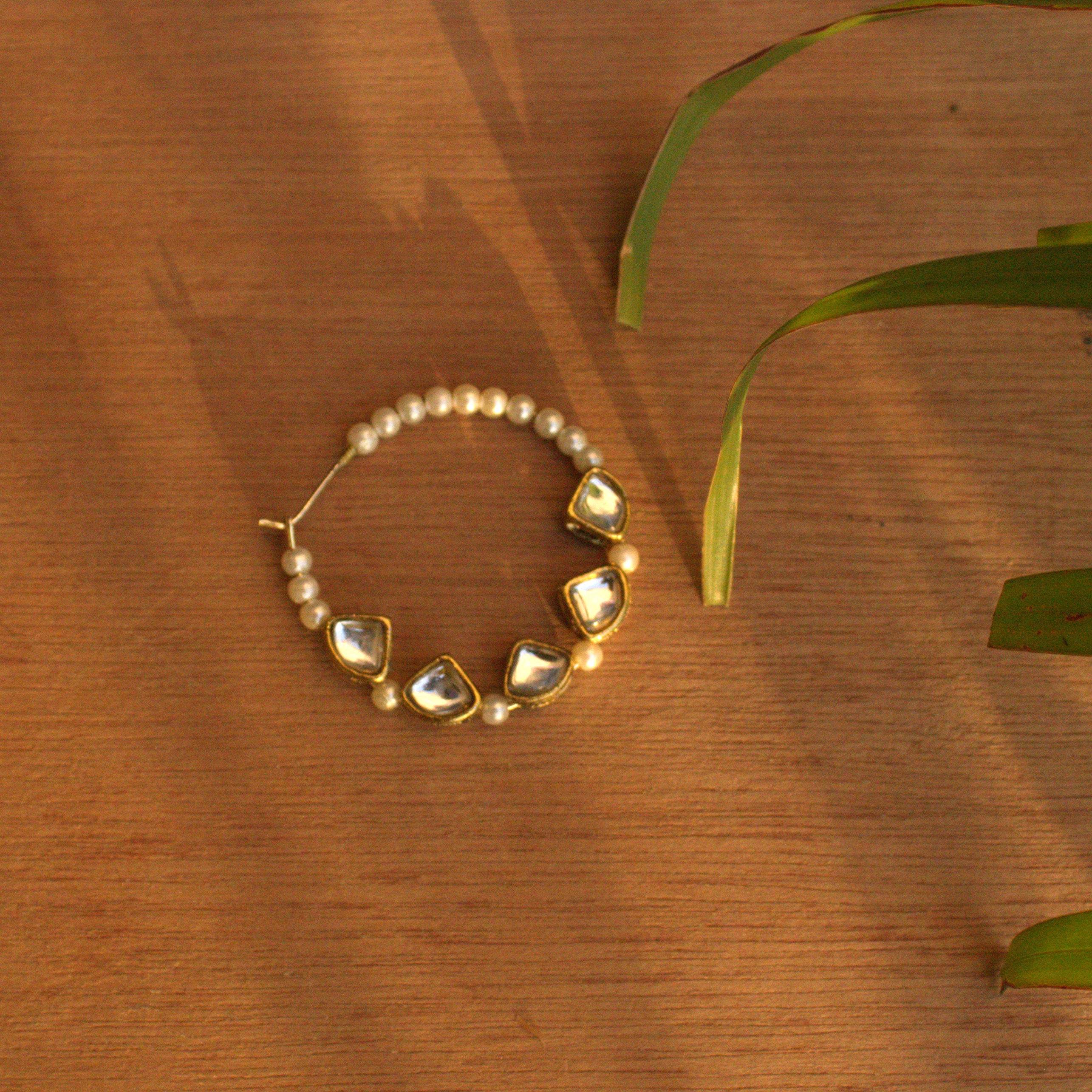 Traditional Indian bridal nath with kundan stones, green beads, and pearl hair chain Indian Nathiya Nathani Nose Ring
