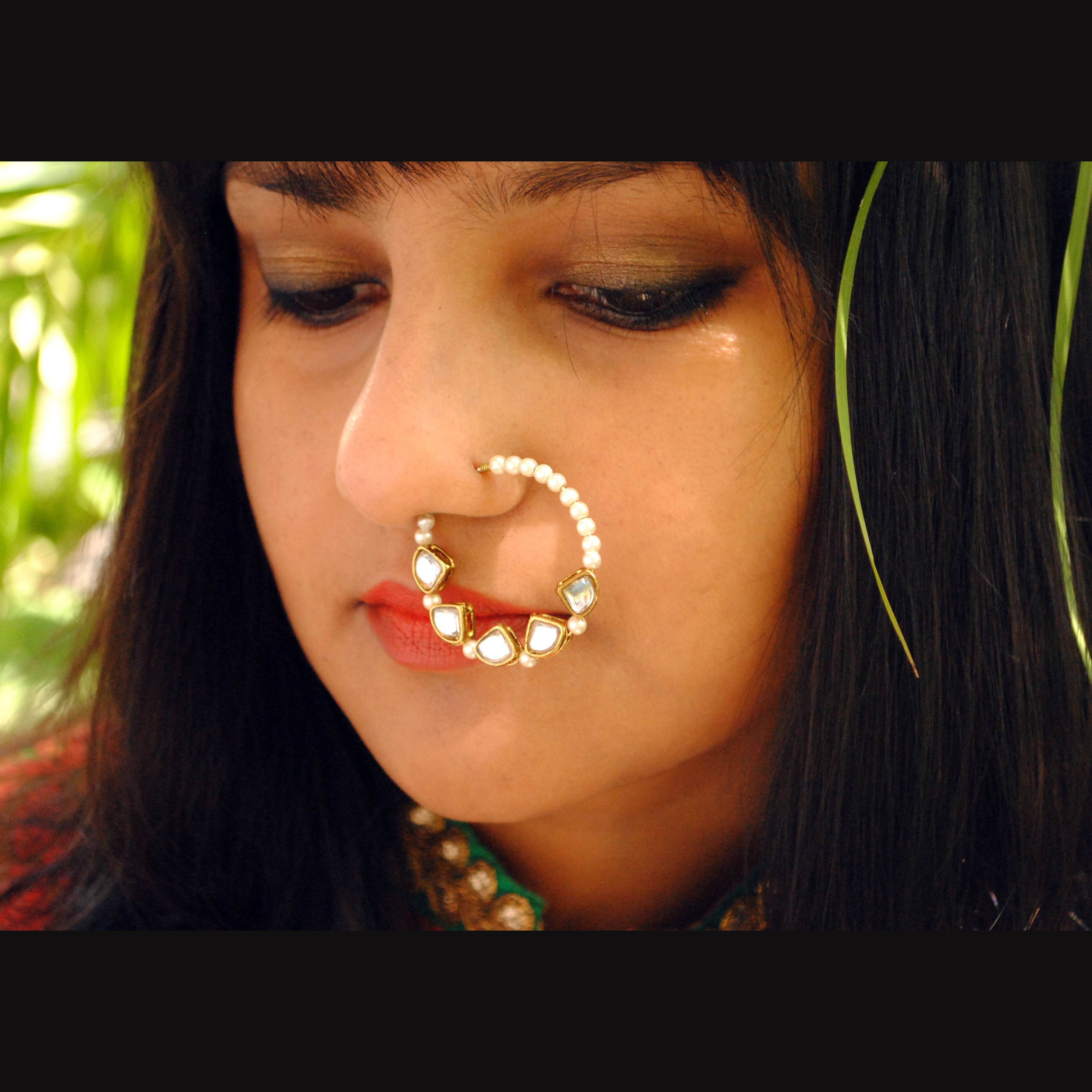 Traditional Indian bridal nath with kundan stones, green beads, and pearl hair chain Indian Nathiya Nathani Nose Ring