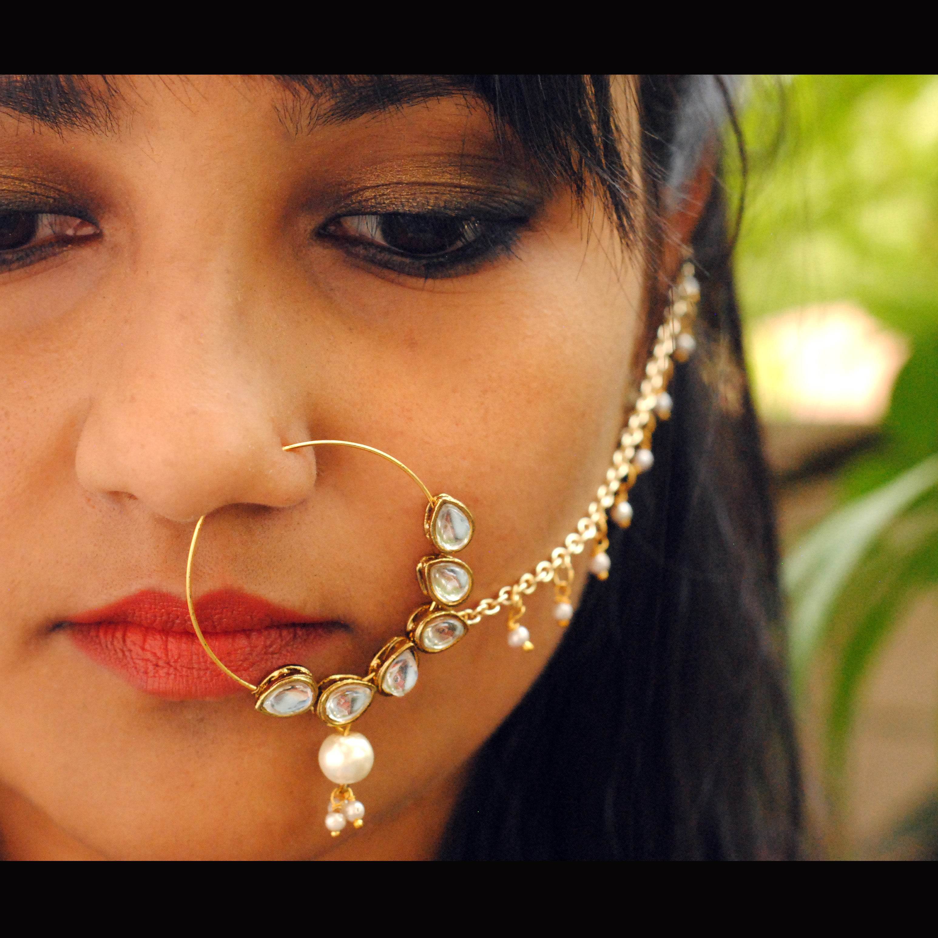 Traditional Indian bridal nath with kundan stones, green beads, and pearl hair chain Indian Nathiya Nathani Nose Ring