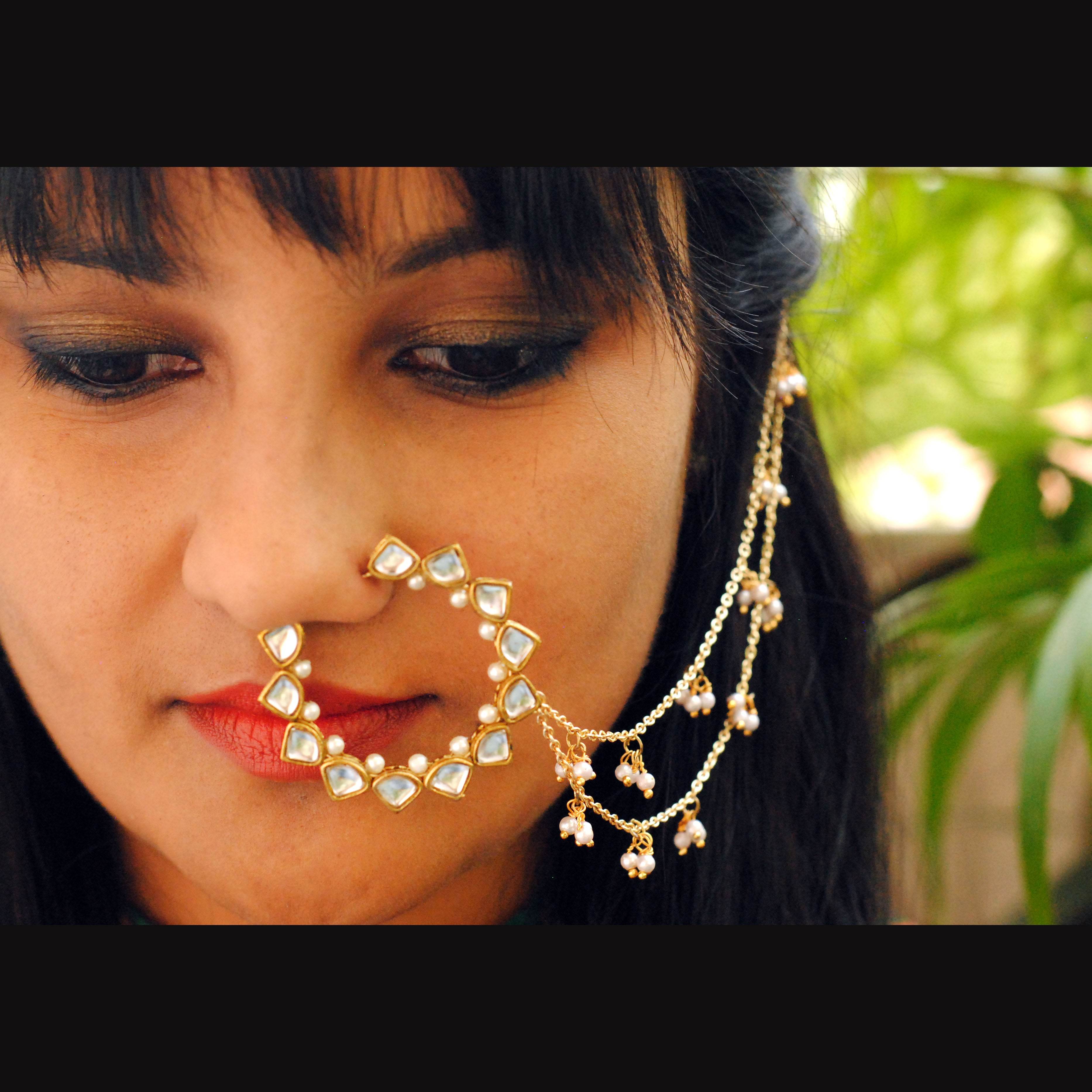 Traditional Indian bridal nath with kundan stones, green beads, and pearl hair chain Indian Nathiya Nathani Nose Ring