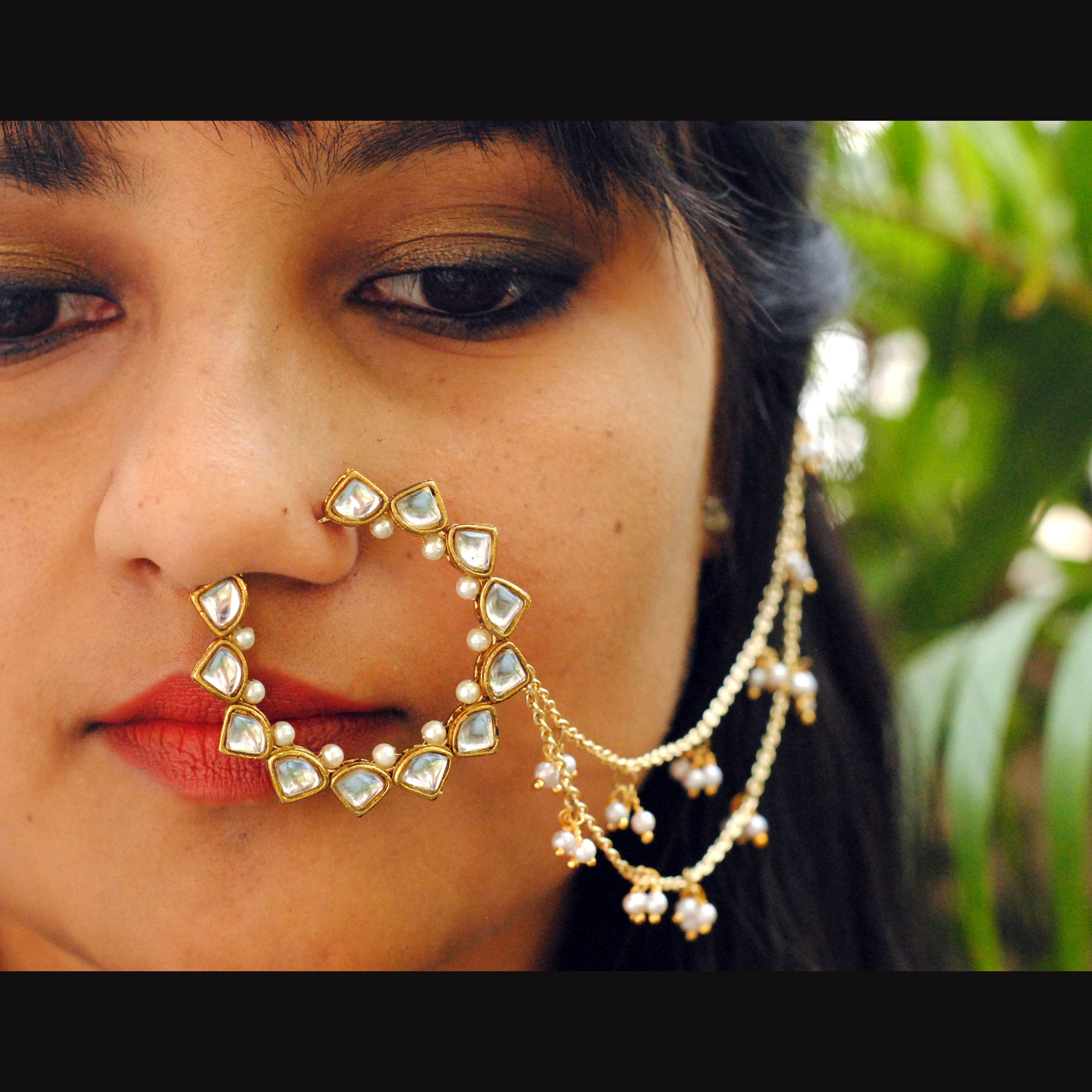 Traditional Indian bridal nath with kundan stones, green beads, and pearl hair chain Indian Nathiya Nathani Nose Ring