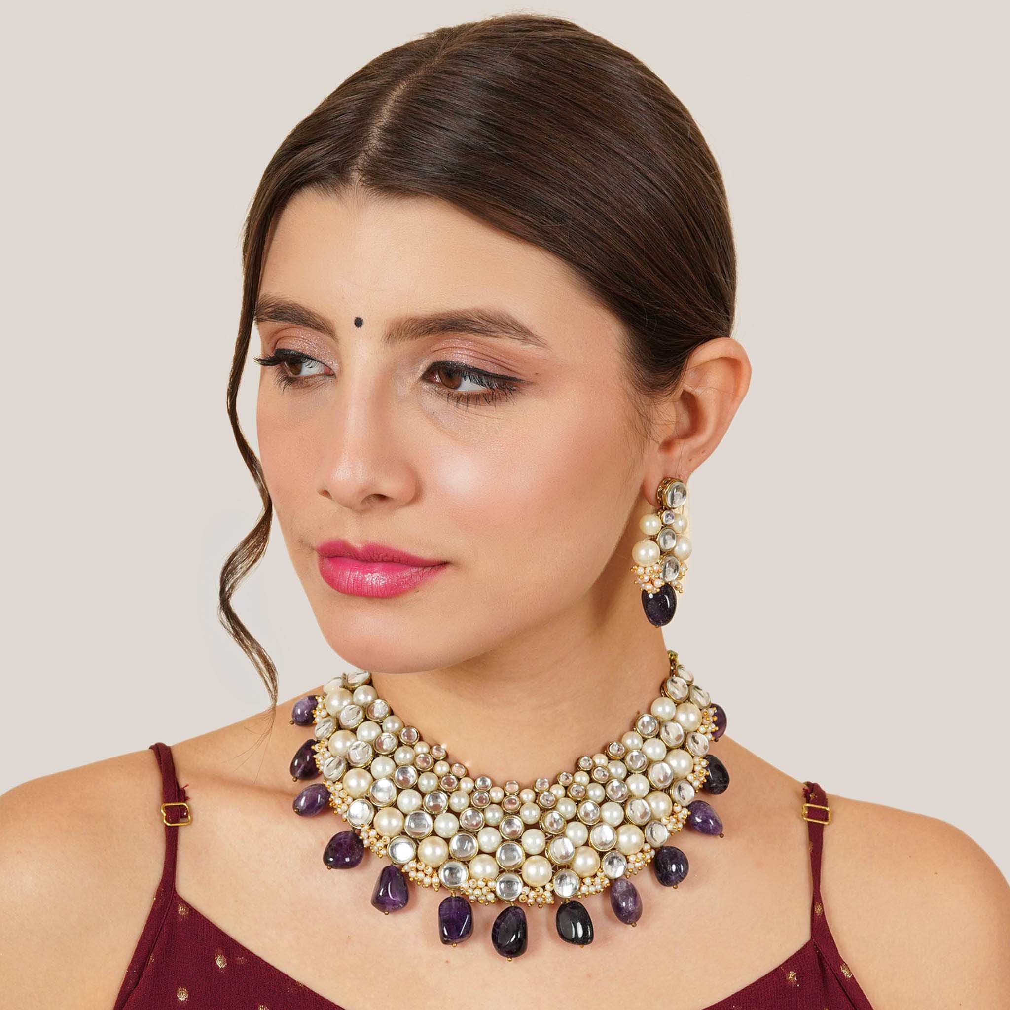 Luxury Kundan and Pearl Choker Necklace Set with Purple Amethyst Beads – Traditional Indian Bridal Jewelry with Adjustable Gold Thread and Matching Earrings.