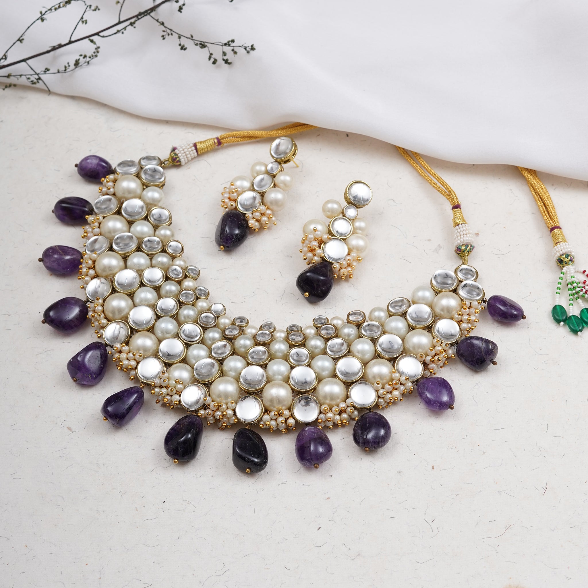 Luxury Kundan and Pearl Choker Necklace Set with Purple Amethyst Beads – Traditional Indian Bridal Jewelry with Adjustable Gold Thread and Matching Earrings.