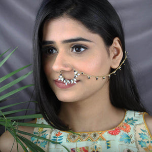 Traditional Indian bridal nath with kundan stones, green beads, and pearl hair chain Indian Nathiya Nathani Nose Ring