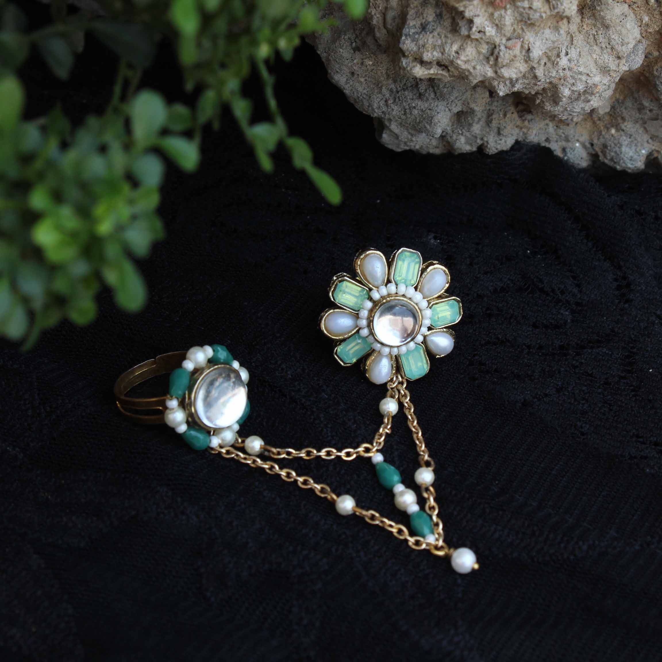 Garden Green Two-Finger Ring