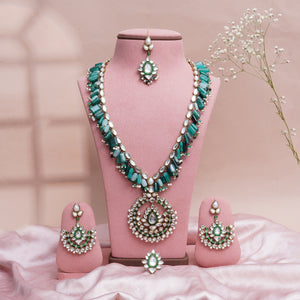 Bahaar — Green Kundan Necklace Set with Circular Floral Pendant