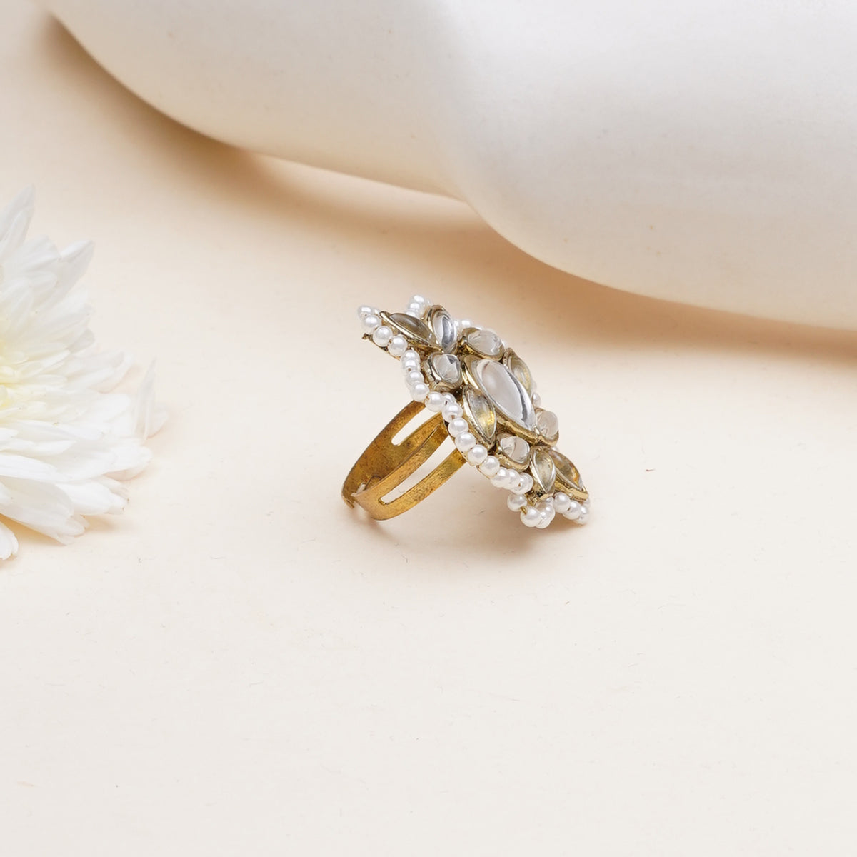 Niraali — Floral Kundan Ring