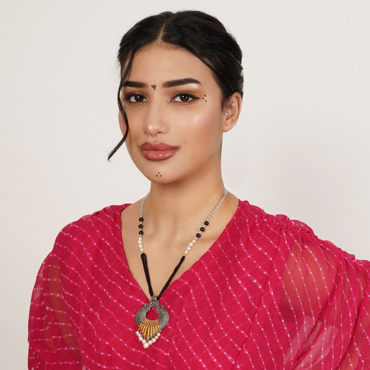 Dangling Paan Pearly Pendant Necklace