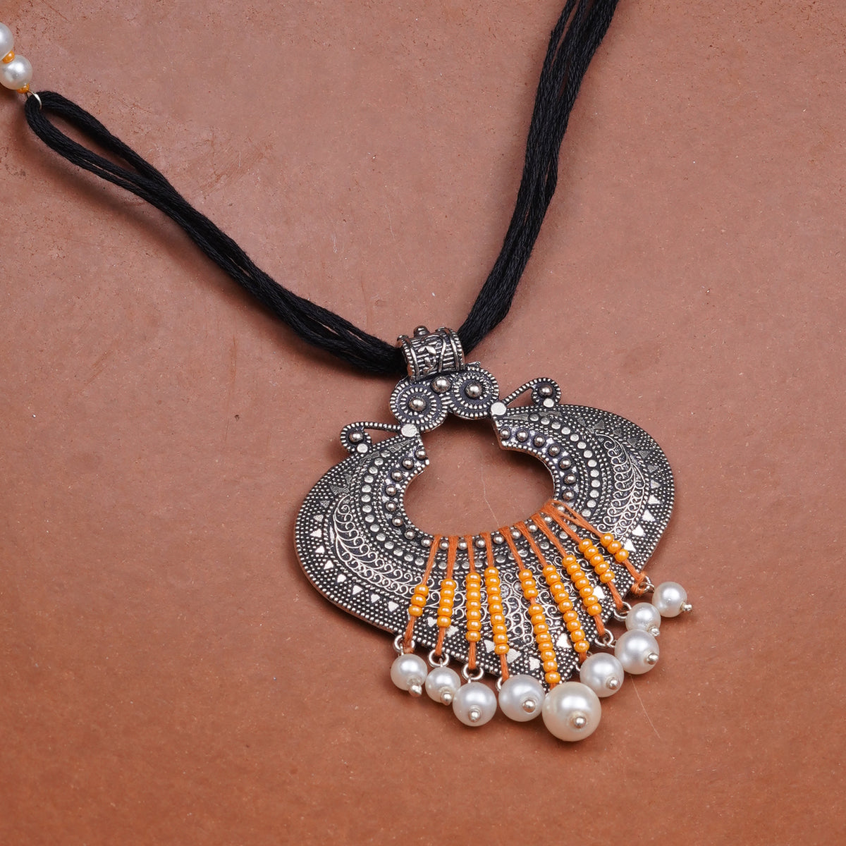Dangling Paan Pearly Pendant Necklace