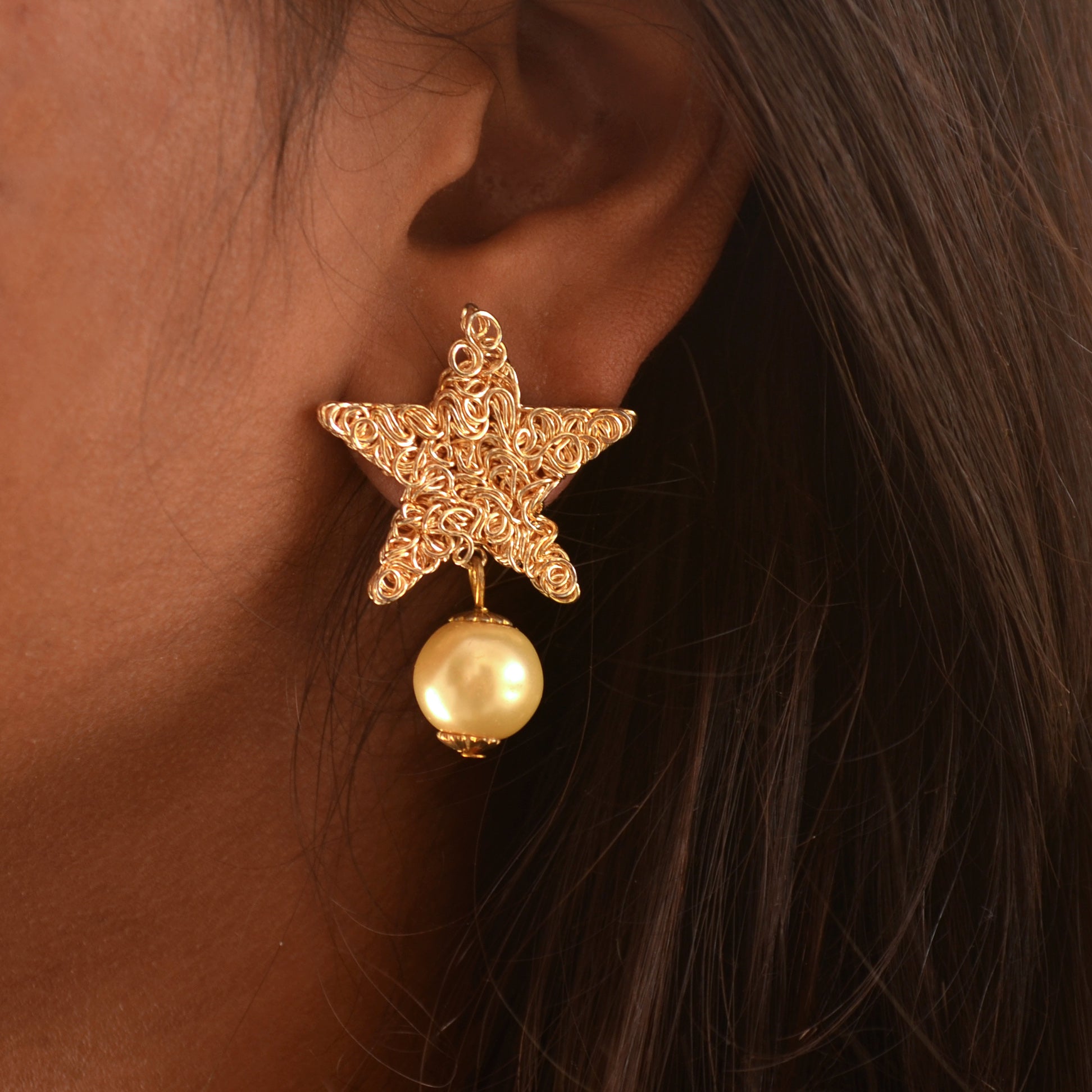 star golden wire mesh earrings