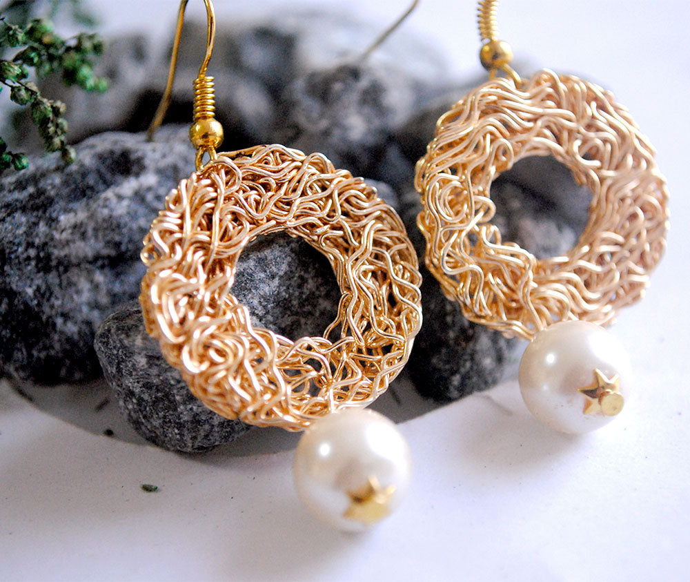 SET OF 2 - Golden Star And Circle Mesh Earrings