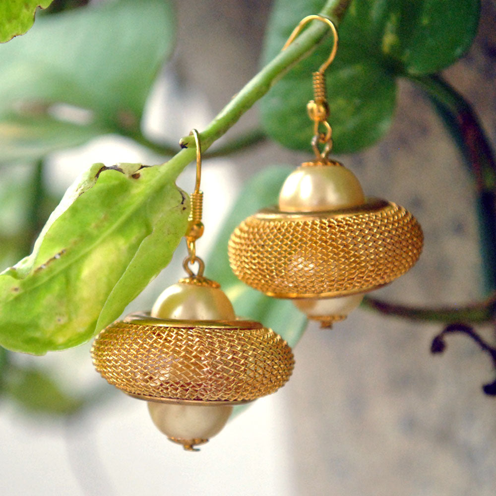 golden pearls ufo earrings