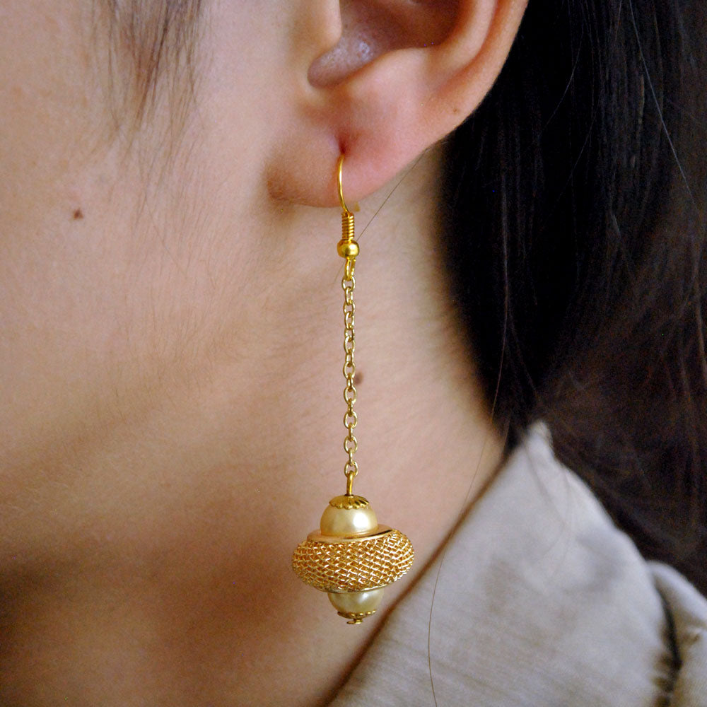 golden wire mesh dangling ufo earrings