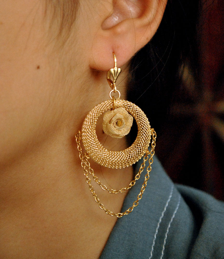 golden wire mesh dangling earrings