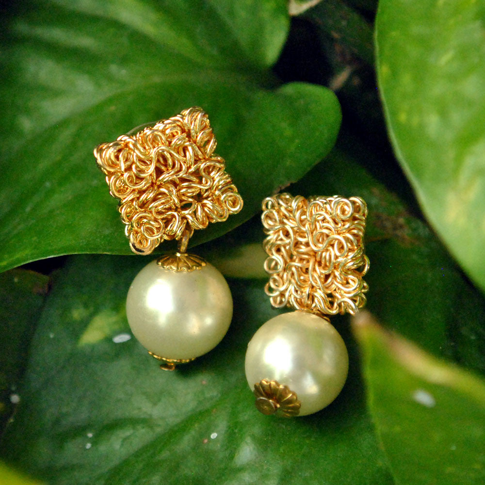 golden wire mesh cuties earrings
