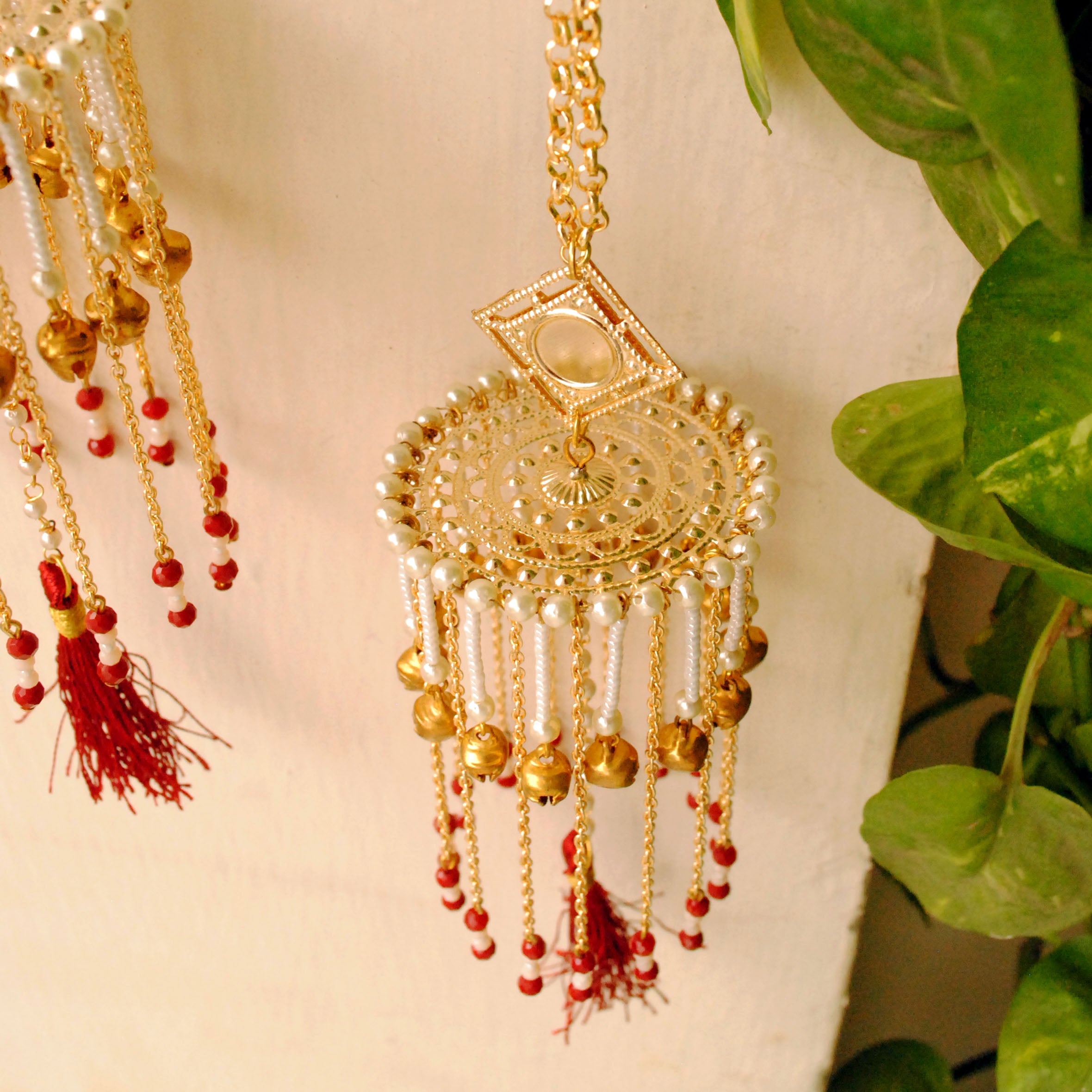 red/white pearls ghunghroo and tassel mini kaleera 