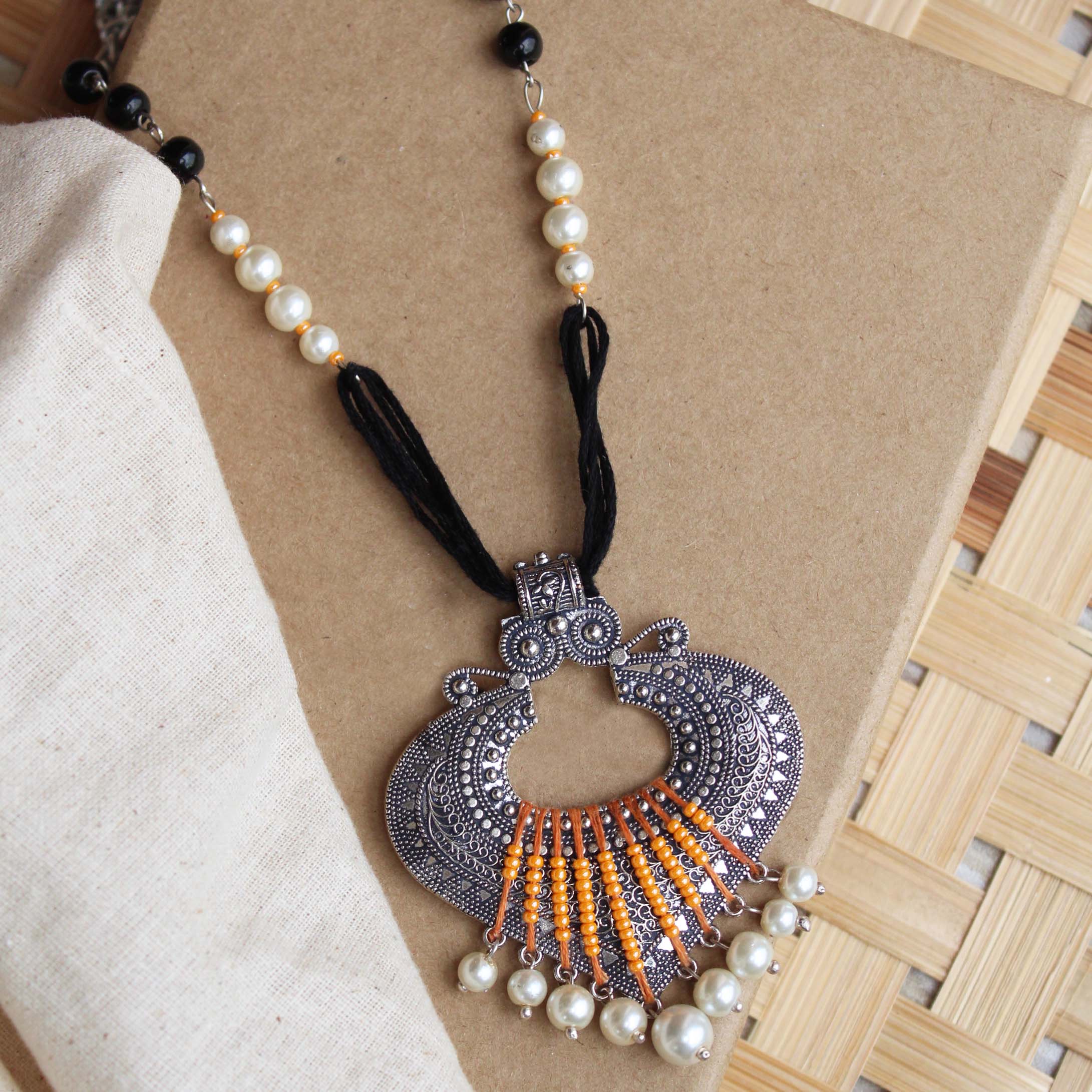 Dangling Paan Pearly Pendant Necklace