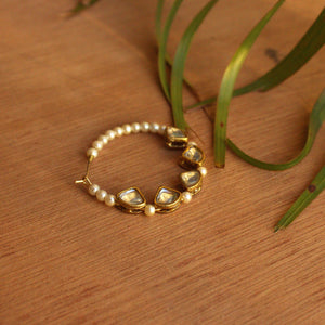 Traditional Indian bridal nath with kundan stones, green beads, and pearl hair chain Indian Nathiya Nathani Nose Ring