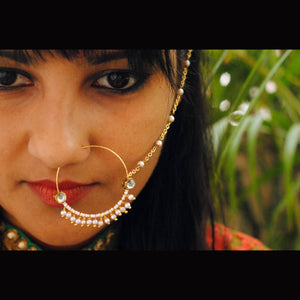 Traditional Indian bridal nath with kundan stones, green beads, and pearl hair chain Indian Nathiya Nathani Nose Ring