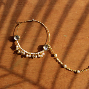 Traditional Indian bridal nath with kundan stones, green beads, and pearl hair chain Indian Nathiya Nathani Nose Ring