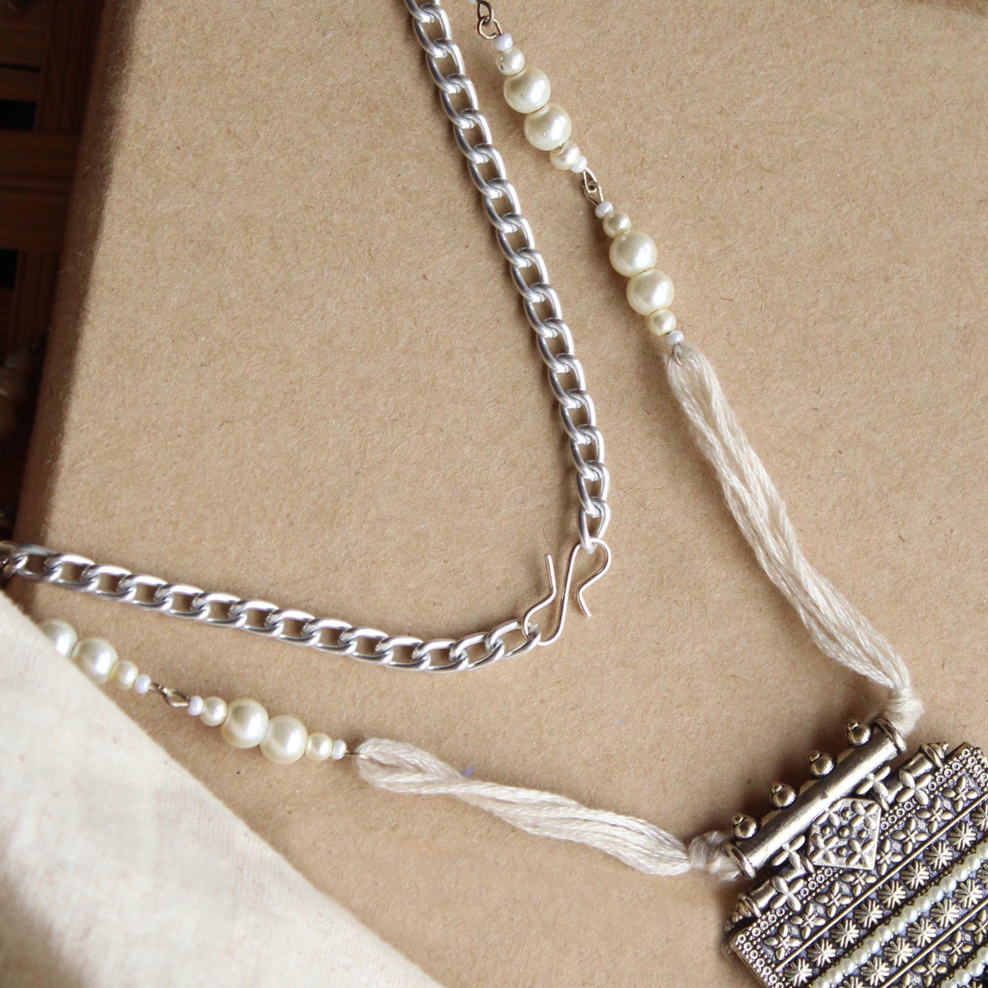 Pearly Haar Oxidized Long Necklace